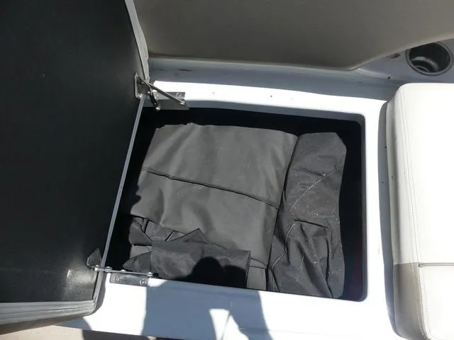 Slide: The Image of Crownline Boats Eclipse E205 XS 2019 - 20