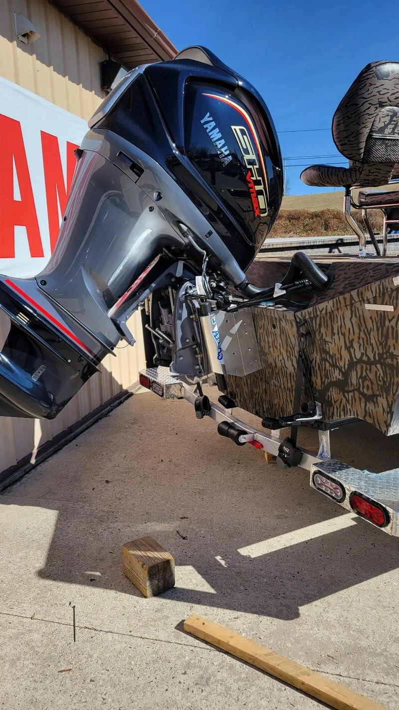 Slide: The Image of Xpress X23B Bay boat with Yamaha Vmax 250 SHO engine, 2026 model. - 3