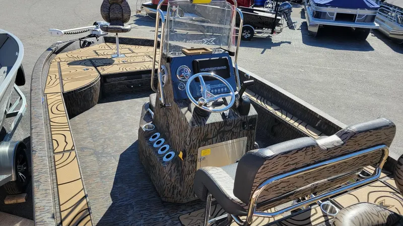 Slide: The Image of 2026 Xpress X23B Bay boat interior with Yamaha Vmax 250 SHO, featuring modern console and seating. - 7