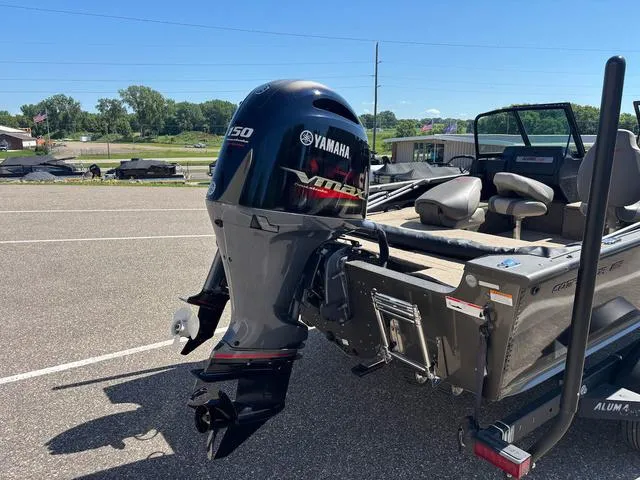 Slide: The Image of Alumacraft Competitor 185 2019 - 10