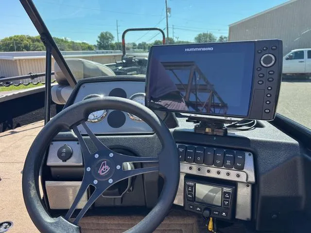 Slide: The Image of Alumacraft Competitor 185 2019 - 4