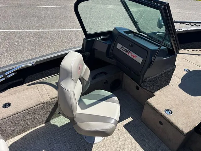 Slide: The Image of Alumacraft Competitor 185 2019 - 5