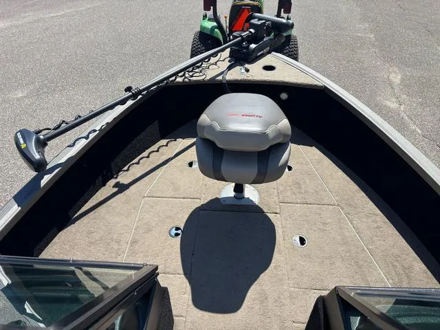 Slide: The Image of Alumacraft Competitor 185 2019 - 6