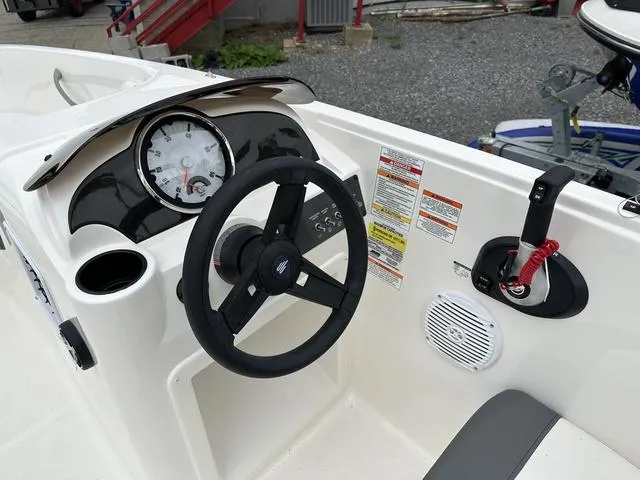 Slide: The Image of Bayliner Element E18 2025 - 10