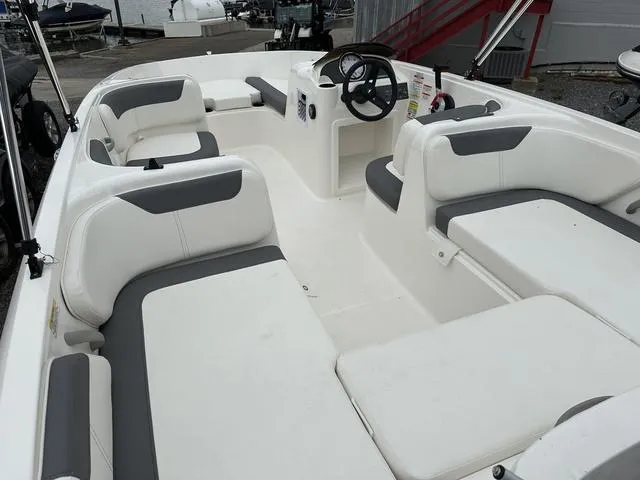 Slide: The Image of Bayliner Element E18 2025 - 12