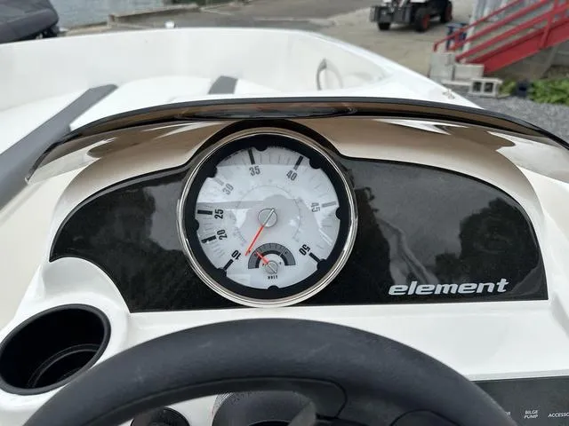 Slide: The Image of Bayliner Element E18 2025 - 13