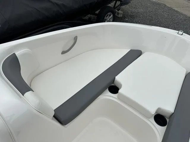 Slide: The Image of Bayliner Element E18 2025 - 14