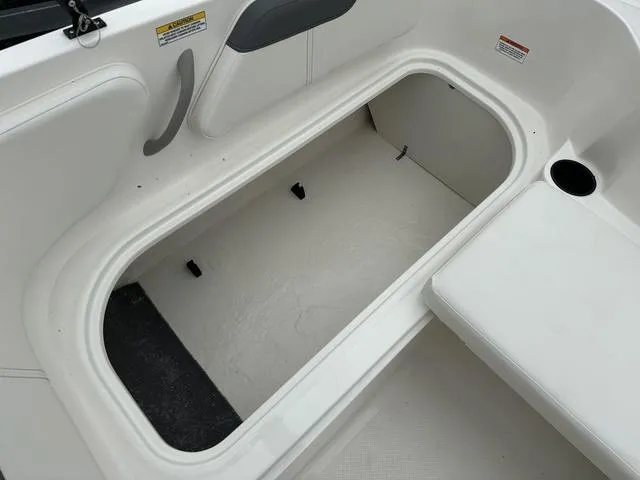 Slide: The Image of Bayliner Element E18 2025 - 16