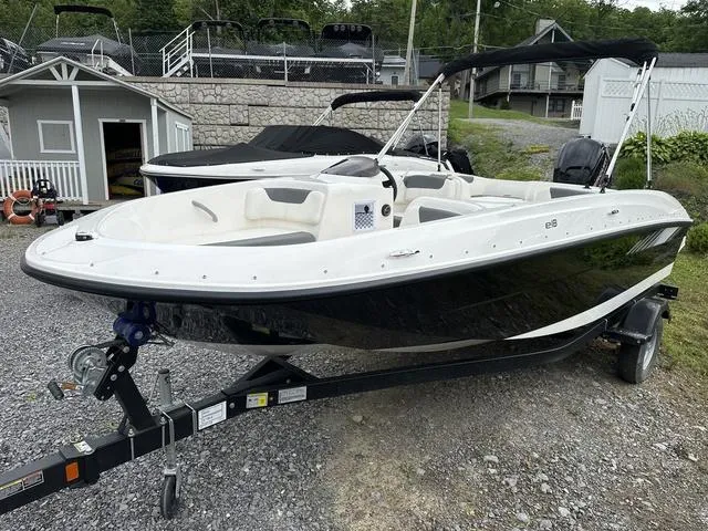 Slide: The Image of Bayliner Element E18 2025 - 3