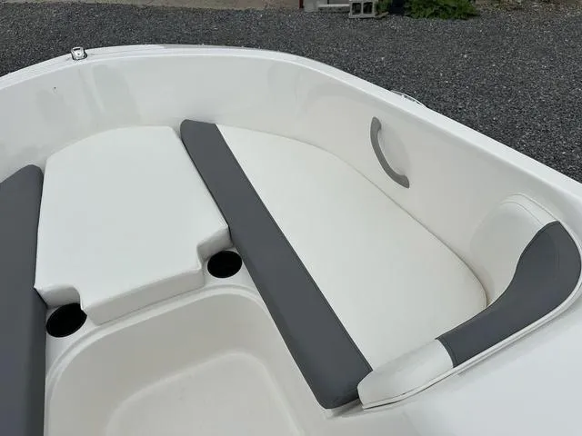 Slide: The Image of Bayliner Element E18 2025 - 7