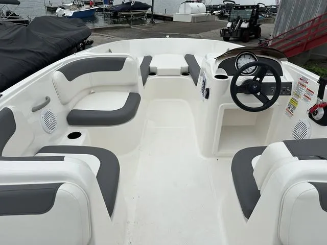 Slide: The Image of Bayliner Element E18 2025 - 8