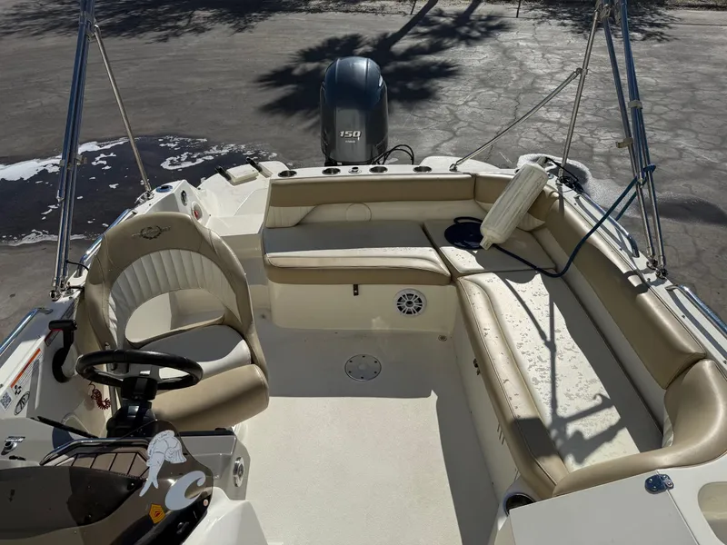 Slide: The Image of Stingray 212SC 2019 - 11