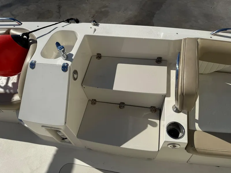 Slide: The Image of Stingray 212SC 2019 - 4