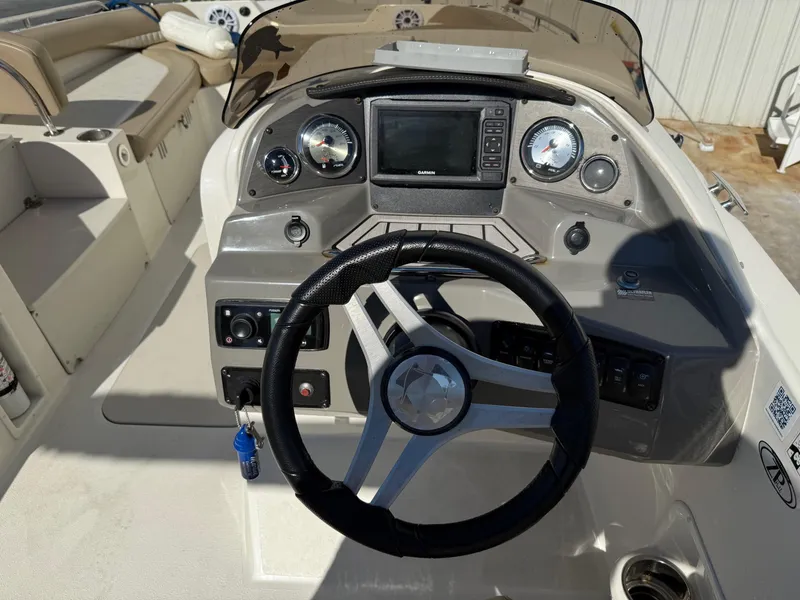 Slide: The Image of Stingray 212SC 2019 - 5