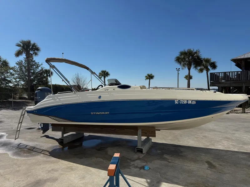 Slide: The Image of Stingray 212SC 2019 - 8