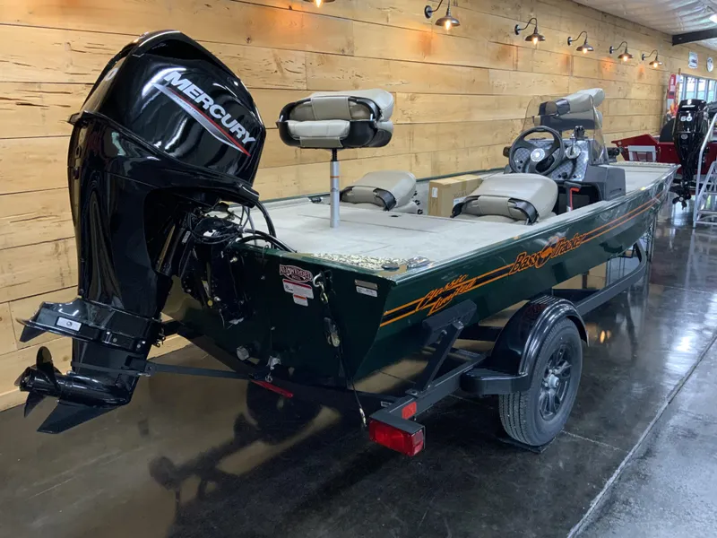 Slide: The Image of Tracker Bass Tracker Classic Limited 2025 - 3