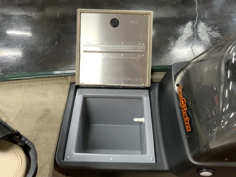 Slide: The Image of Tracker Bass Tracker Classic Limited 2025 - 5