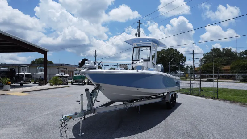 Slide: The Image of Robalo 246 Cayman 2025 - 19