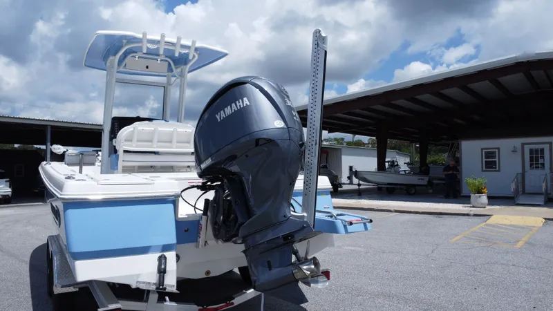 Slide: The Image of Robalo 246 Cayman 2025 - 24