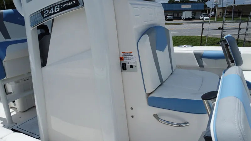 Slide: The Image of Robalo 246 Cayman 2025 - 27