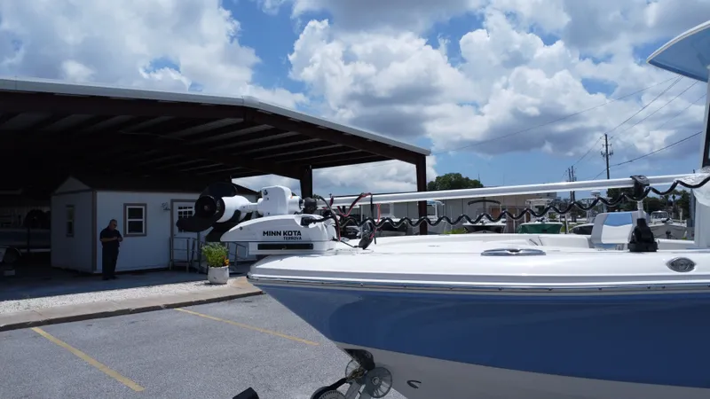 Slide: The Image of Robalo 246 Cayman 2025 - 30