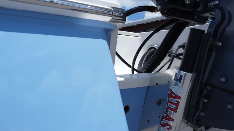 Slide: The Image of Robalo 246 Cayman 2025 - 31