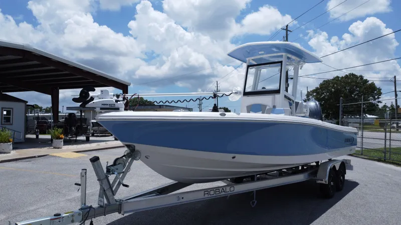 Slide: The Image of Robalo 246 Cayman 2025 - 4