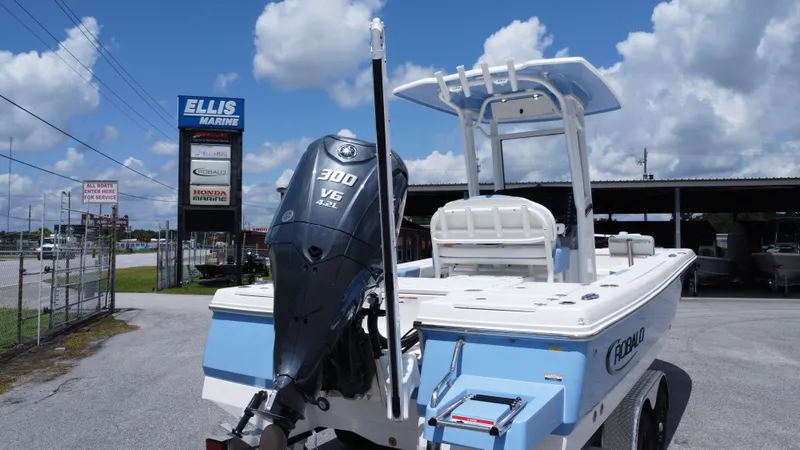 Slide: The Image of Robalo 246 Cayman 2025 - 6