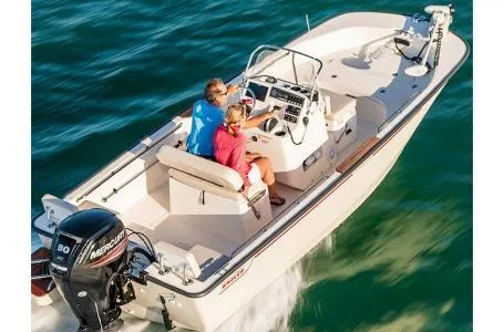 Slide: The Image of Boston Whaler 170 Montauk 2024 - 4