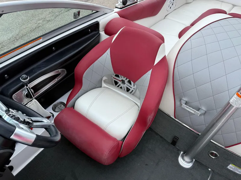 Slide: The Image of MasterCraft X14 2010 - 12