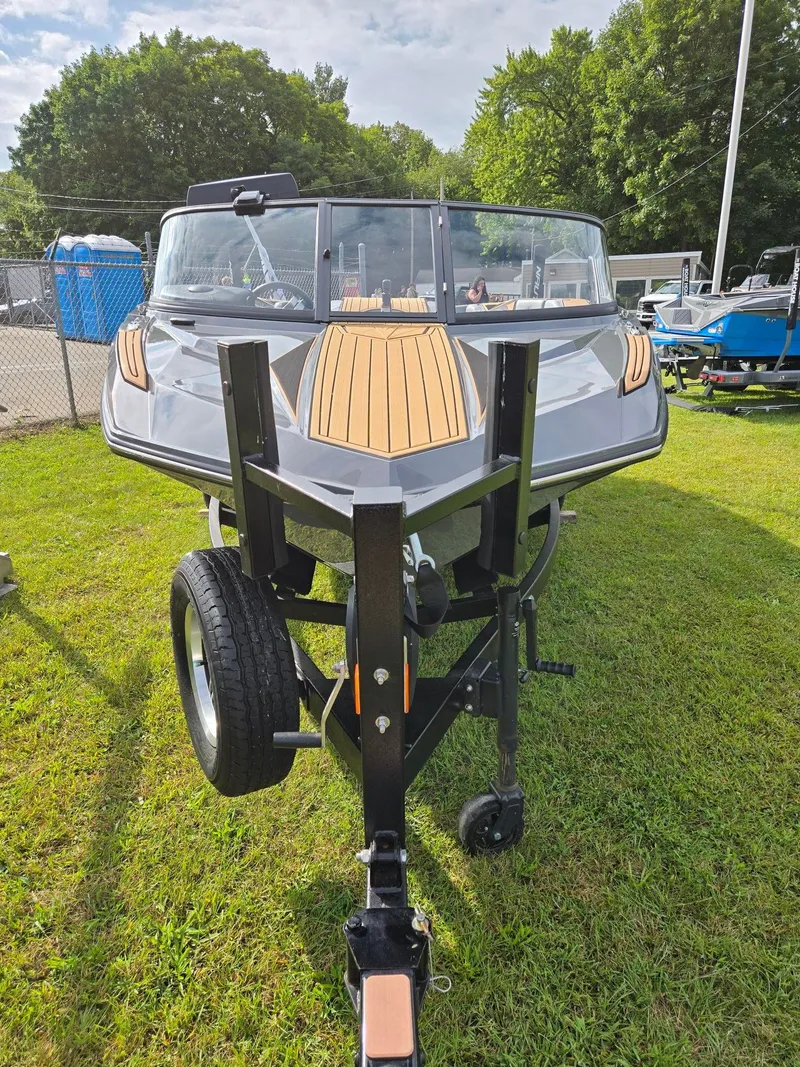 Slide: The Image of Nautique Ski Closed Bow 2022 - 3