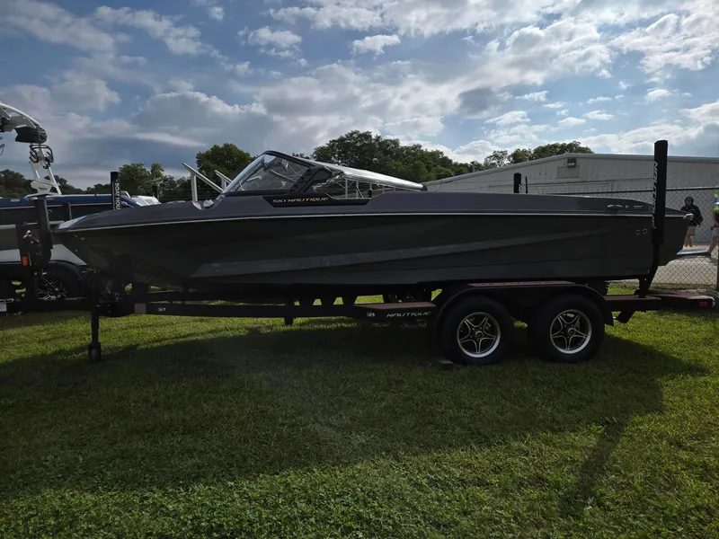 Slide: The Image of Nautique Ski Closed Bow 2022 - 4