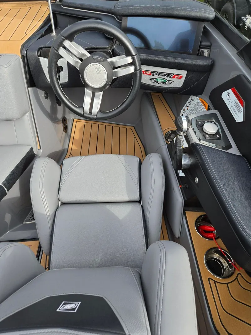 Slide: The Image of Nautique Ski Closed Bow 2022 - 8