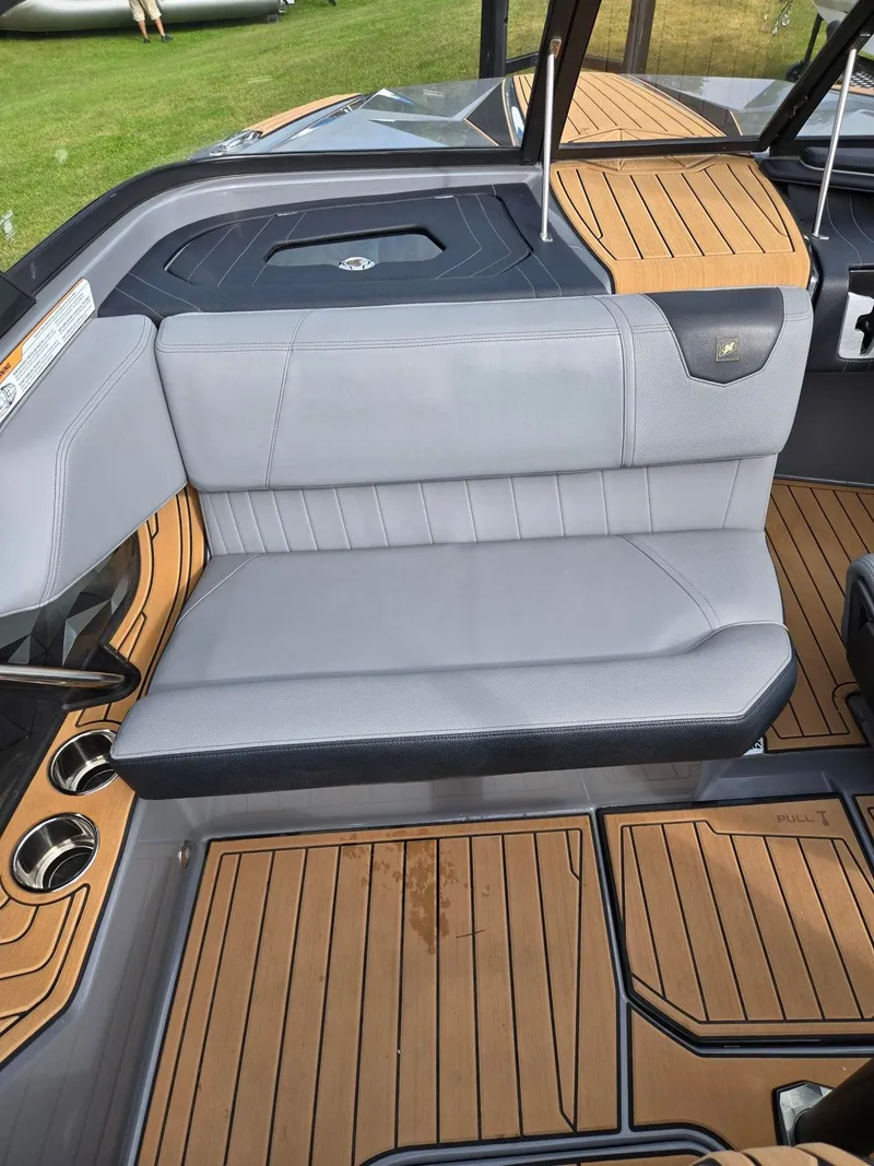 Slide: The Image of Nautique Ski Closed Bow 2022 - 9