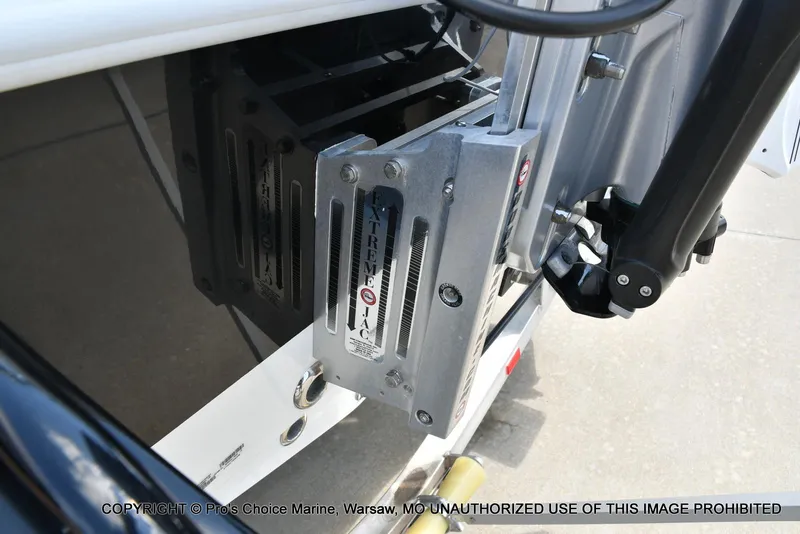 Slide: The Image of Ranger 2360 Bay w/300HP Mercury Verado 2024 - 17