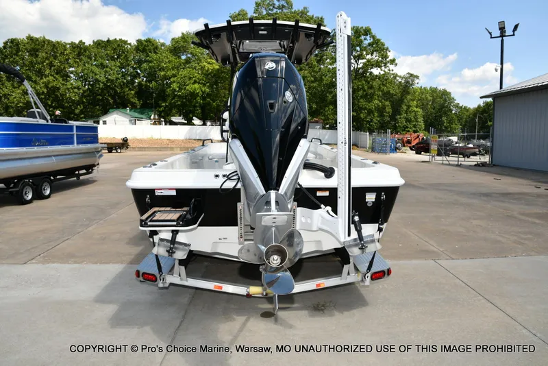 Slide: The Image of Ranger 2360 Bay w/300HP Mercury Verado 2024 - 18