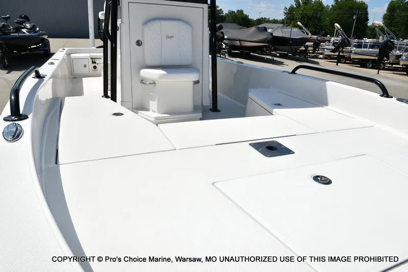 Slide: The Image of Ranger 2360 Bay w/300HP Mercury Verado 2024 - 27