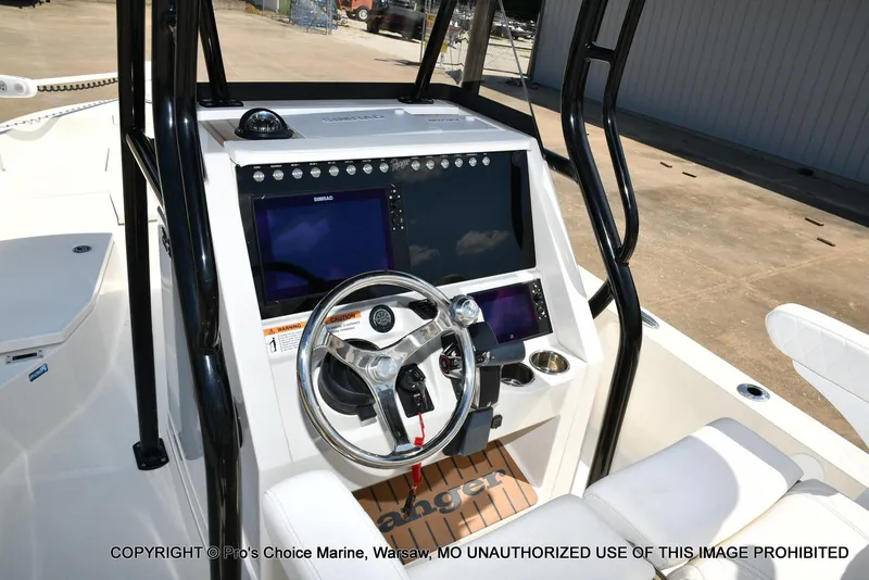 Slide: The Image of Ranger 2360 Bay w/300HP Mercury Verado 2024 - 39