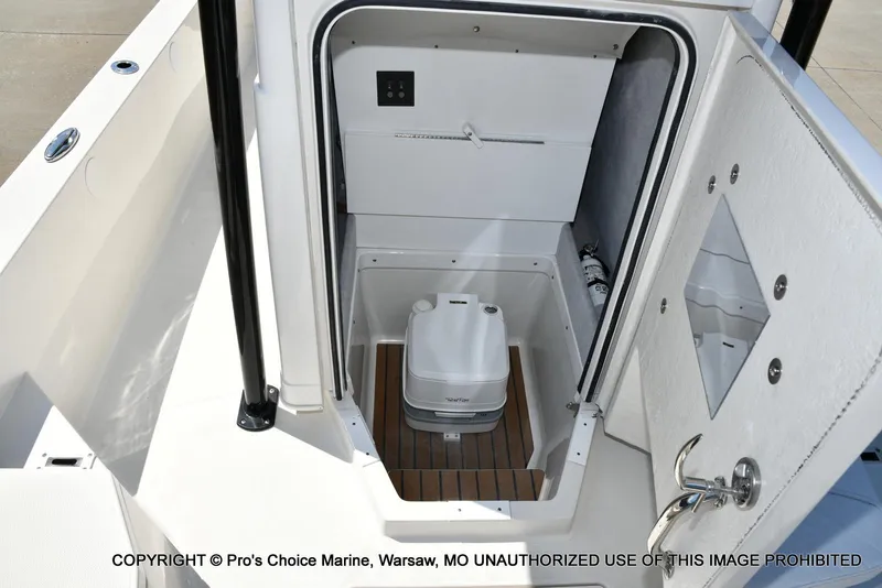 Slide: The Image of Ranger 2360 Bay w/300HP Mercury Verado 2024 - 54