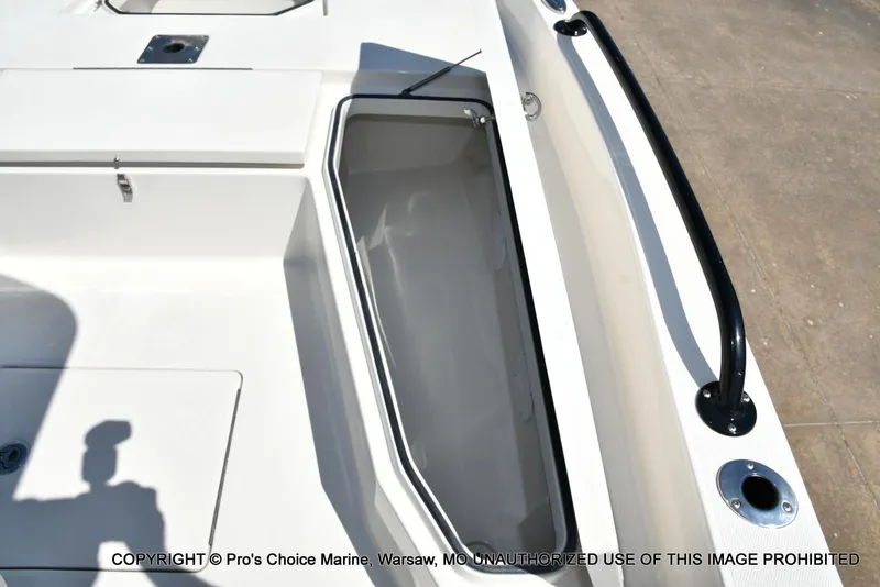 Slide: The Image of Ranger 2360 Bay w/300HP Mercury Verado 2024 - 62