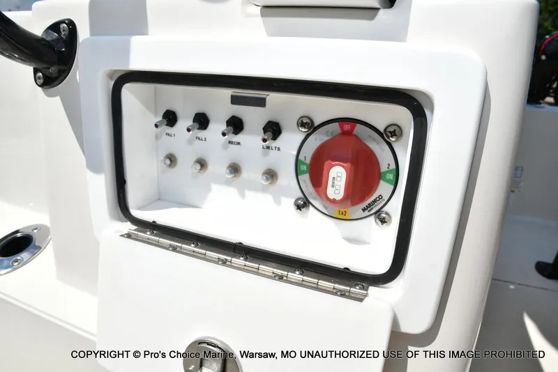 Slide: The Image of Ranger 2360 Bay w/300HP Mercury Verado 2024 - 75