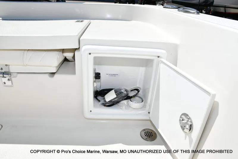 Slide: The Image of Ranger 2360 Bay w/300HP Mercury Verado 2024 - 81