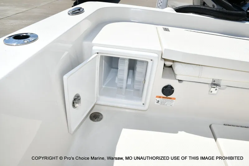 Slide: The Image of Ranger 2360 Bay w/300HP Mercury Verado 2024 - 83