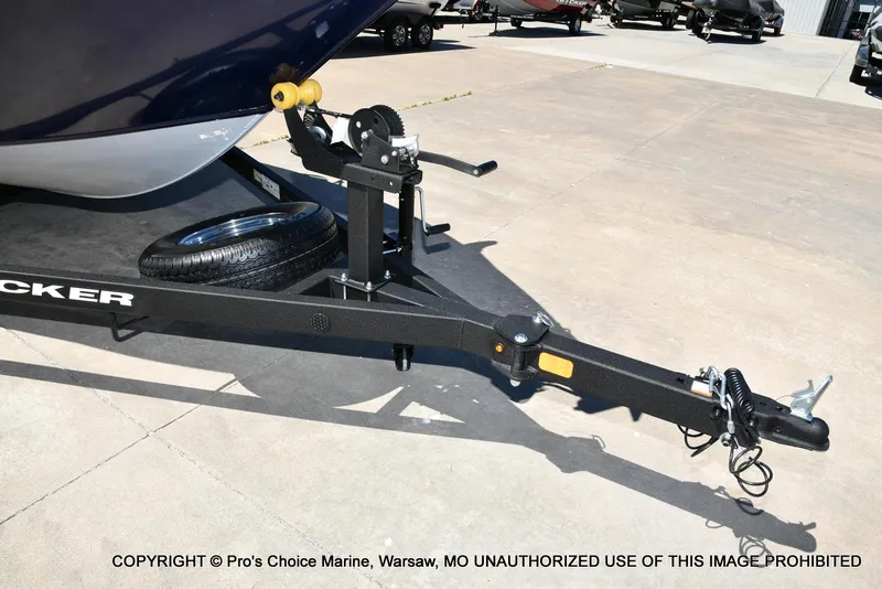 Slide: The Image of Tracker Pro Guide V-175 WT 2026 - 28