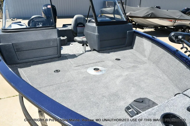 Slide: The Image of Tracker Pro Guide V-175 WT 2026 - 29