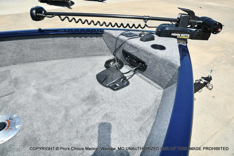 Slide: The Image of Tracker Pro Guide V-175 WT 2026 - 30