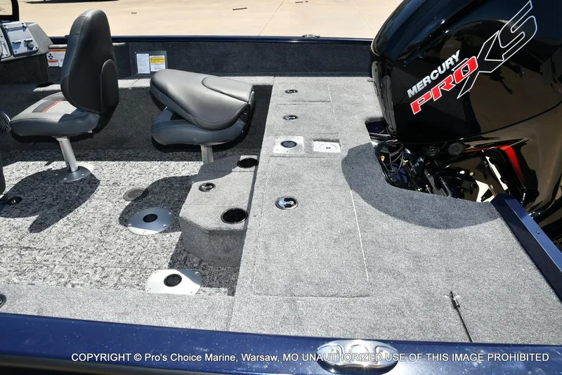 Slide: The Image of Tracker Pro Guide V-175 WT 2026 - 33