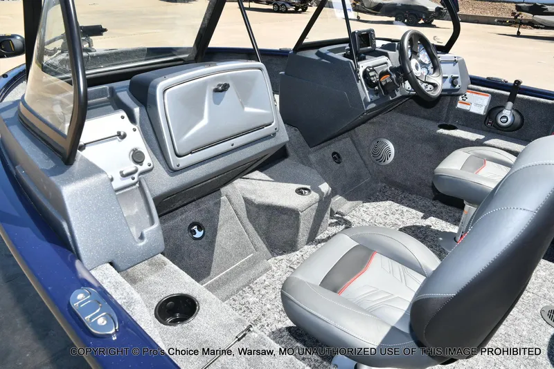 Slide: The Image of Tracker Pro Guide V-175 WT 2026 - 34