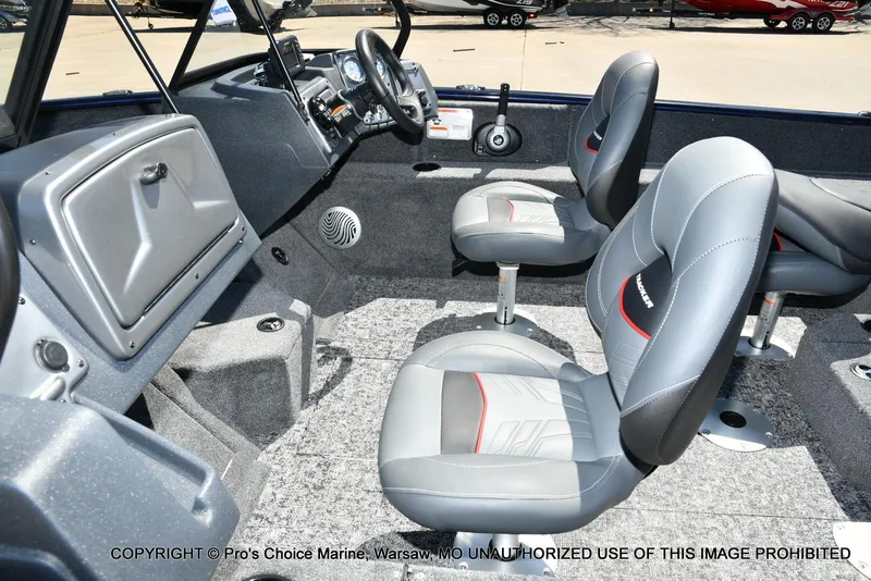 Slide: The Image of Tracker Pro Guide V-175 WT 2026 - 35