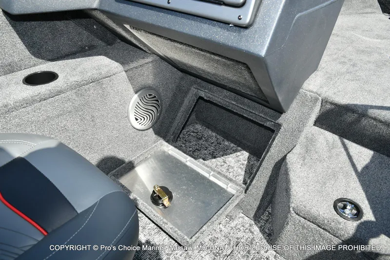 Slide: The Image of Tracker Pro Guide V-175 WT 2026 - 45